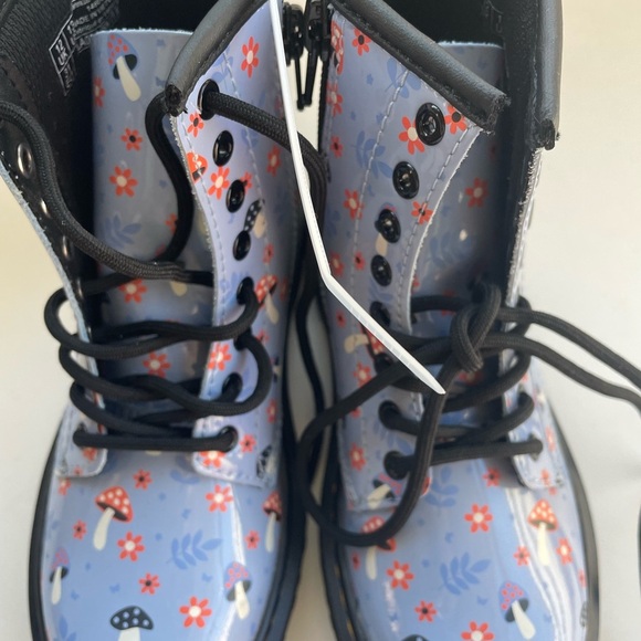 NWOT Dr. Martens Toddler 1460 Patent Woodland Lace Up Boots Size 13 - Picture 4 of 16